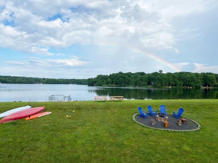 Huge lawn sloping to the lake